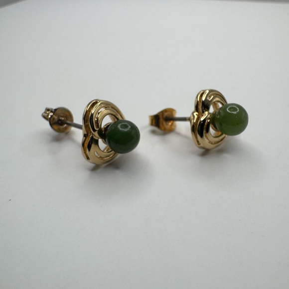 Gold Heart Jade stud Earrings - Picture 3 of 9